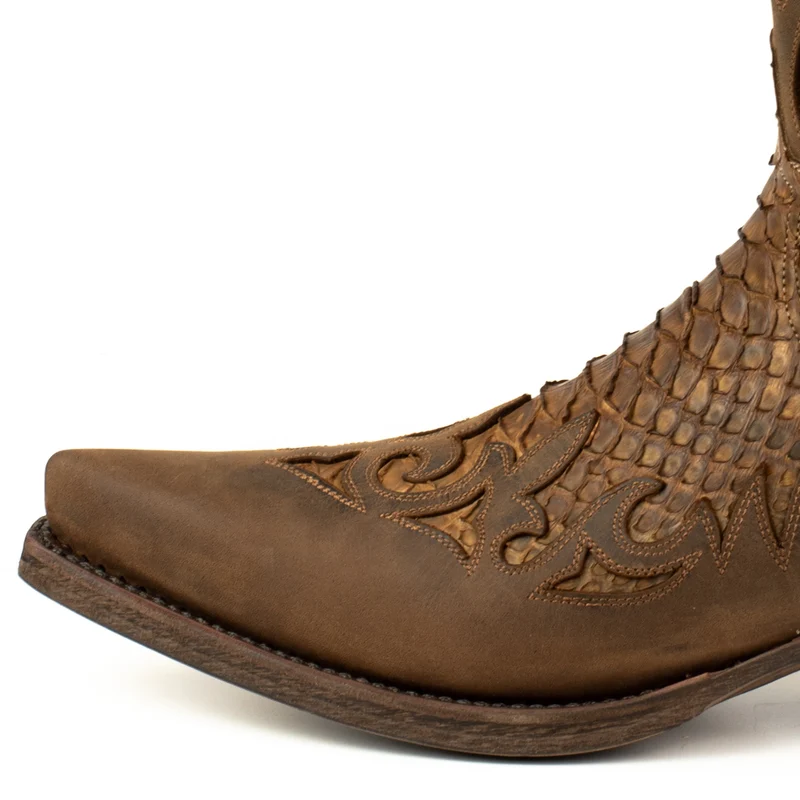 Handgefertigte Westernstiefel CowboyStiefel für Herren aus geöltem Terrabraun-Leder 2567