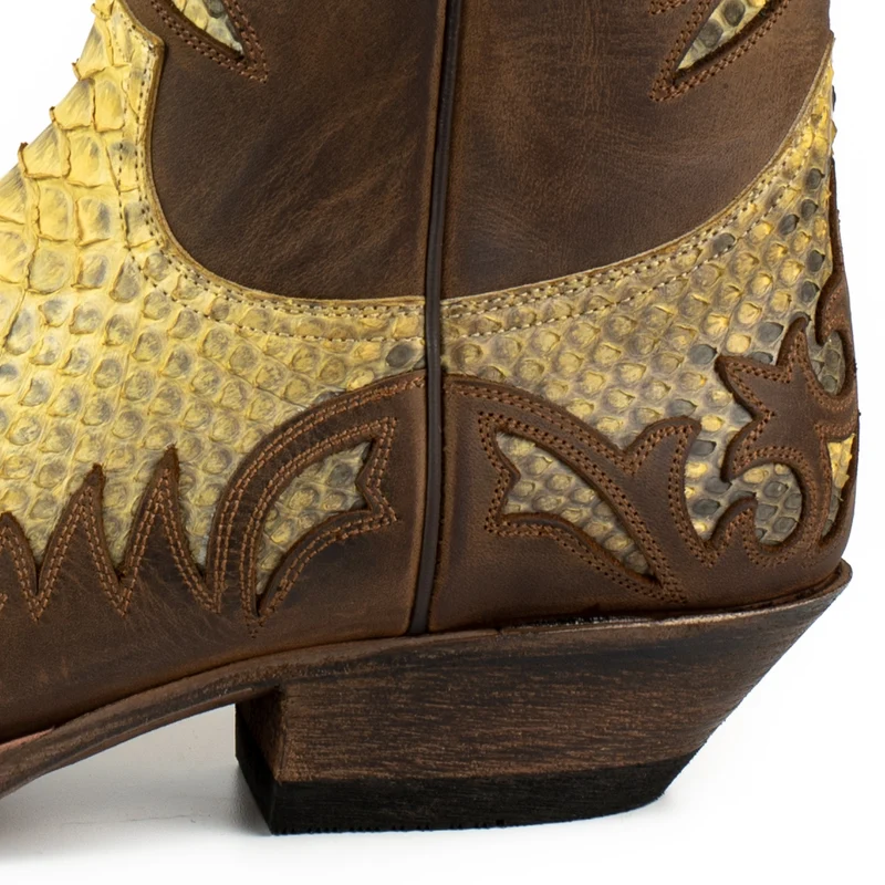 Handgefertigte Westernstiefel CowboyStiefel für Herren aus braunem und gelbem geöltem Leder 2567 Texanas