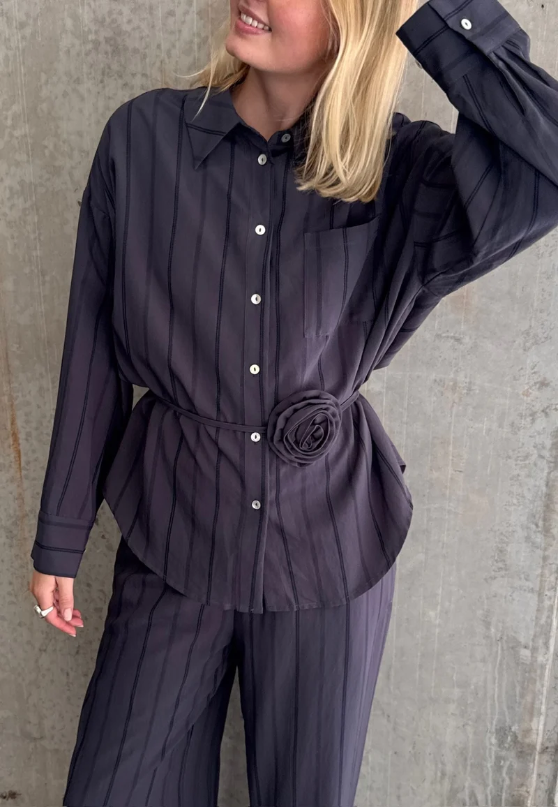 Love & Divine - Love1622 20223 - 053 - Grey Stripes