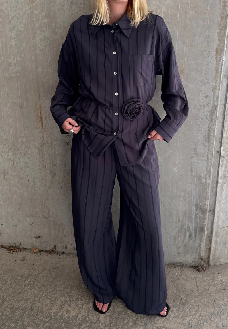 Love & Divine - Love1622 20223 - 053 - Grey Stripes