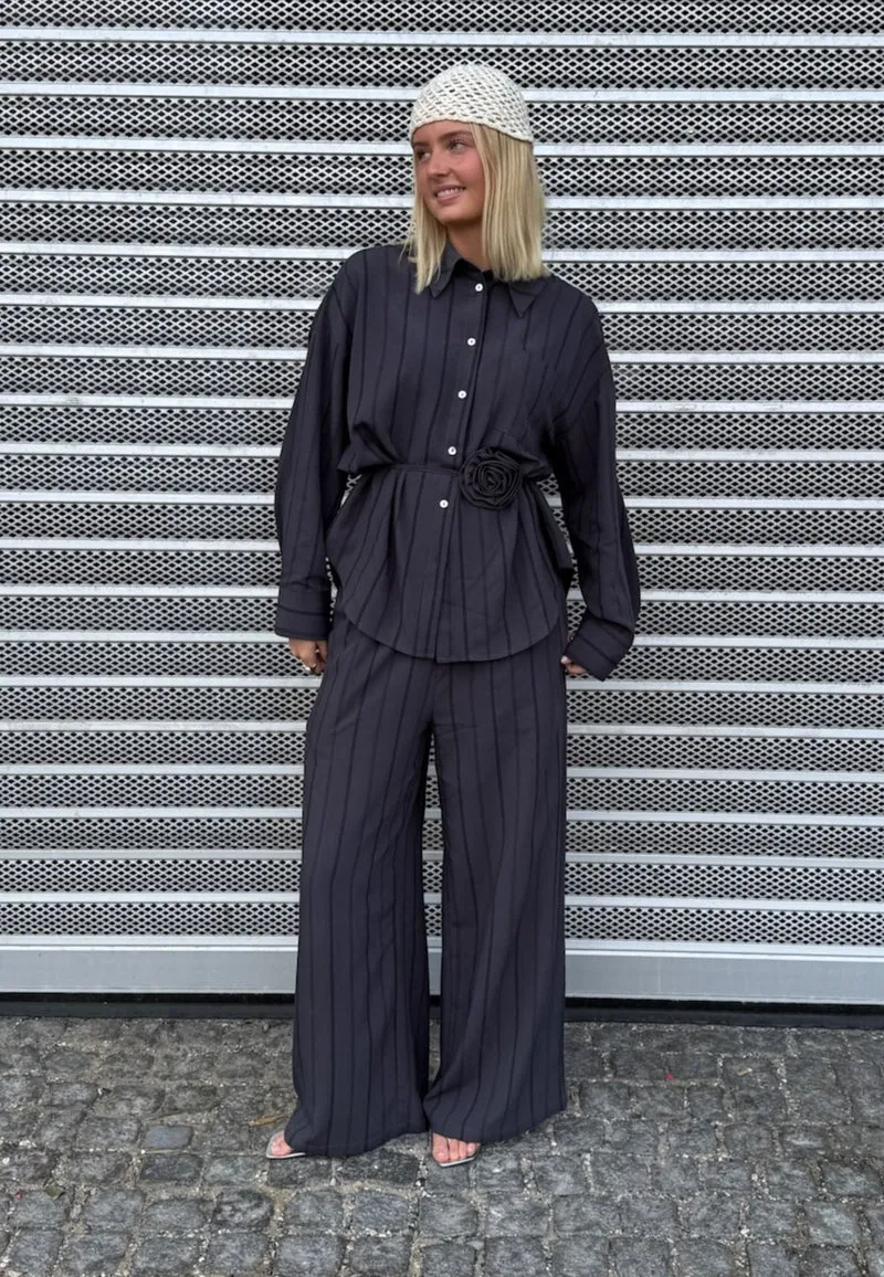 Love & Divine - Love1622 20223 - 053 - Grey Stripes