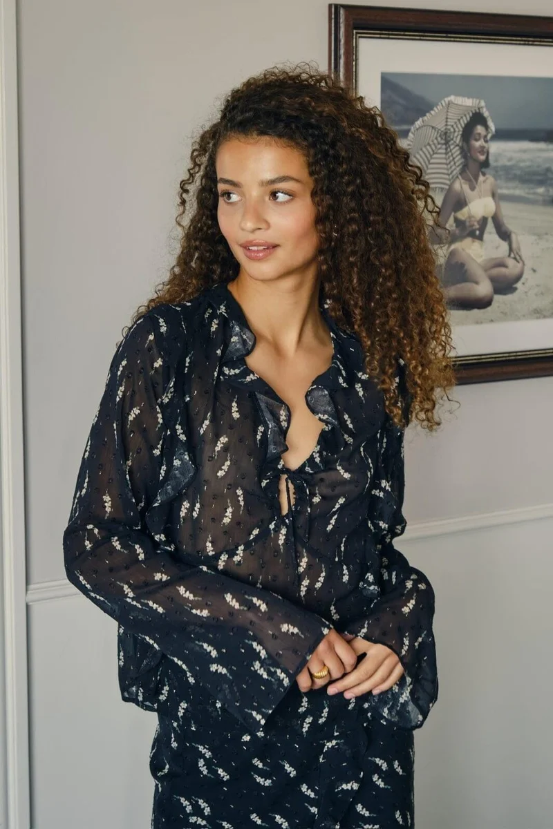 Neo Noir - Carola Flower Branch Blouse - Black