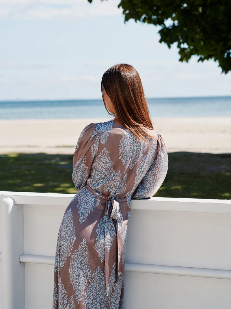 Neo Noir - Bretti Paisley Drop Dress 168466 - 481 - Dark Taupe/Light Blue