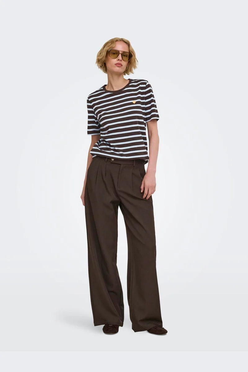Only - Onlhappy S/S Emb Top - 5204484 Coffee Bean Chambray Blue (Liv) - Brown Emb Heart