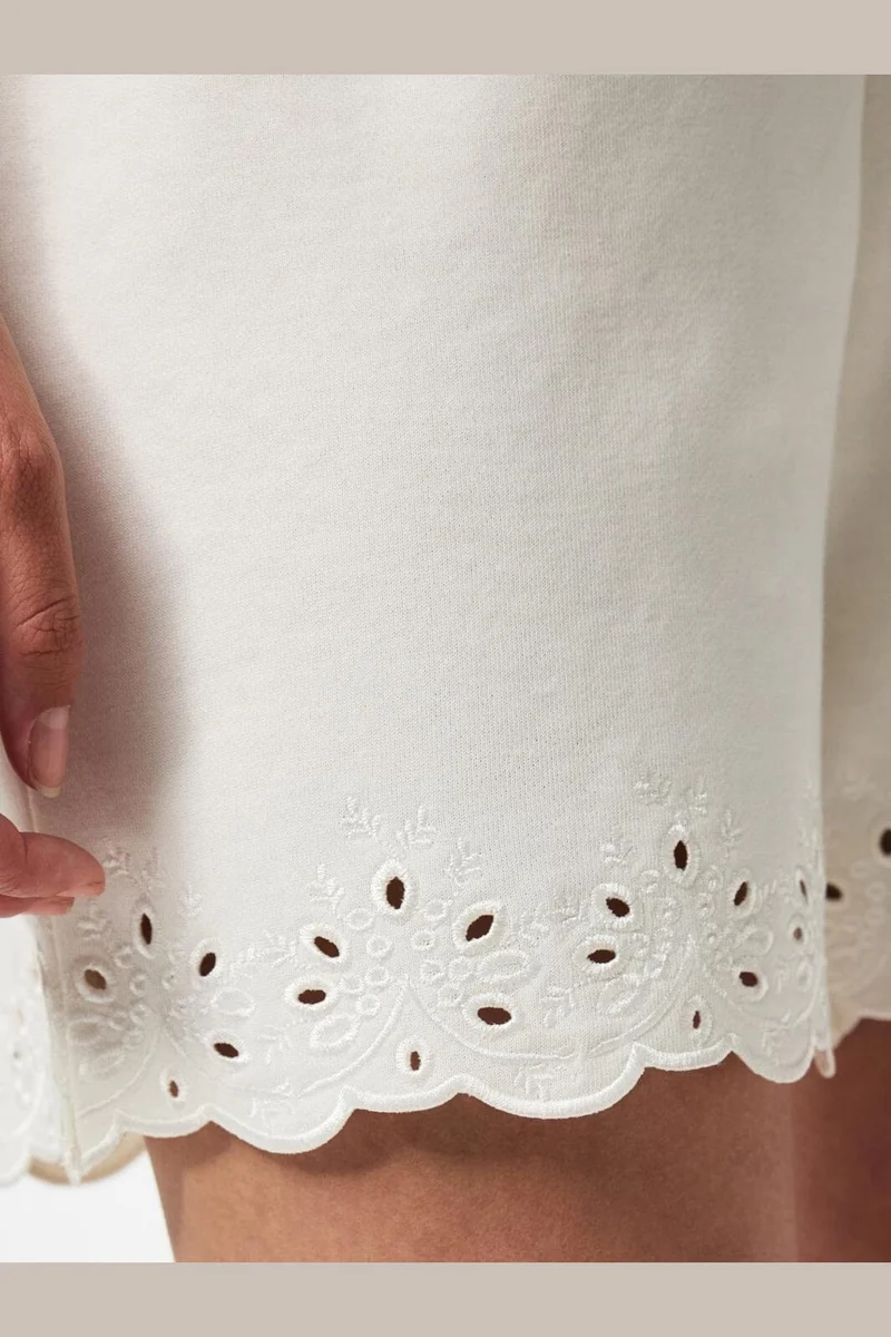 Pieces - Pcchilli Summer Broderi Shorts - 4984242 Cloud Dancer