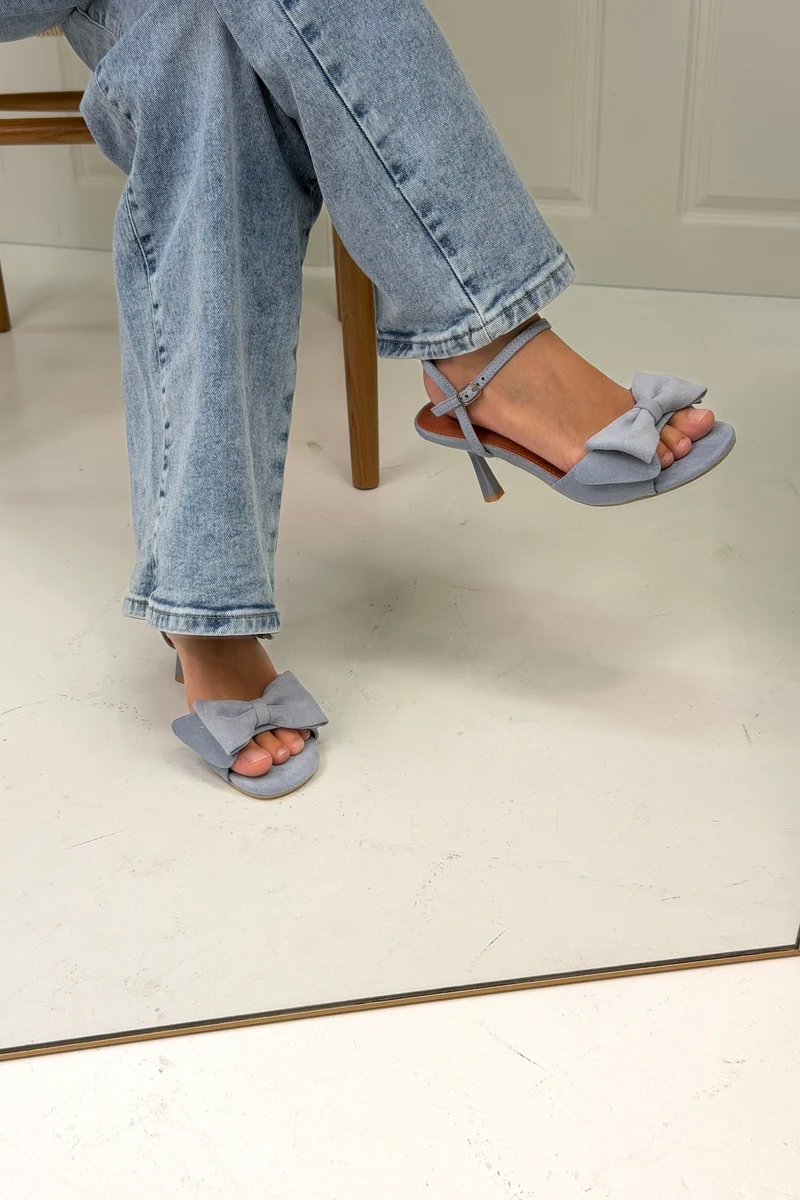 Bloom - Chrysanthemum Stiletto - Light Blue
