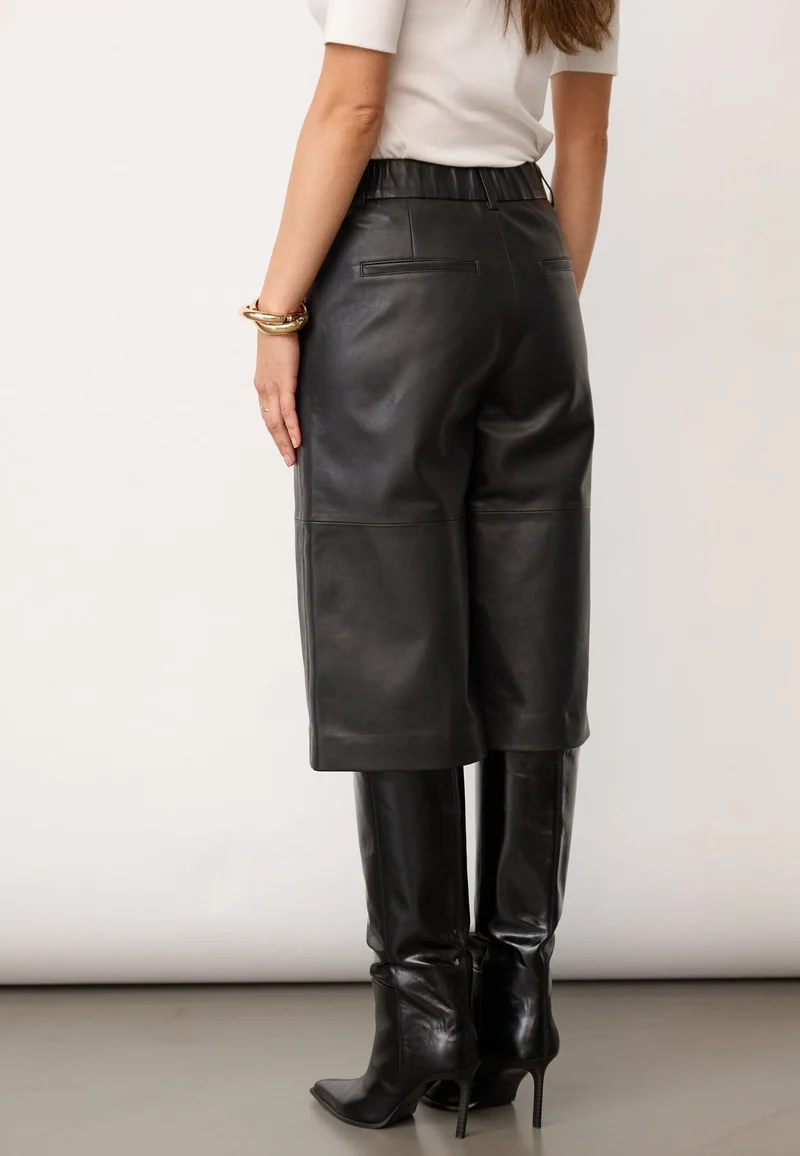 Co´Couture - Phoebecc Long Leather Bermuda 500139 - 65001 - Black
