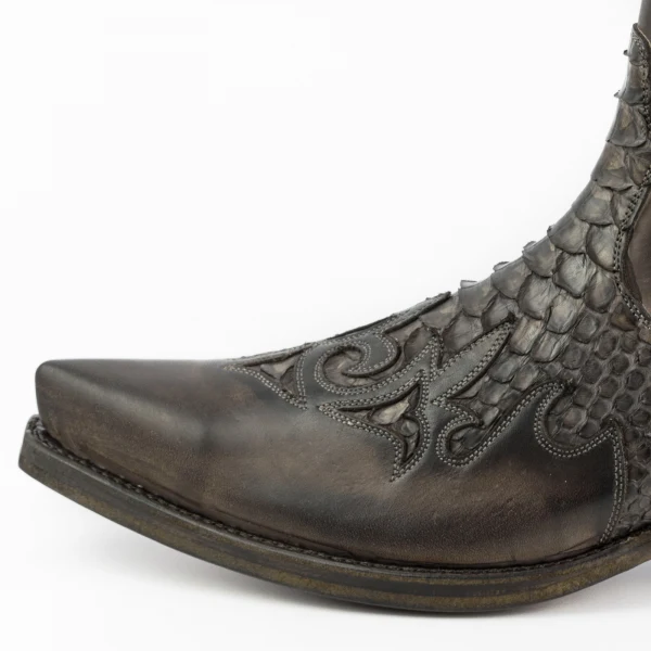 Handgefertigte Cowboystiefel oder Stiefeletten für Damen und Herren Dunkelbraun Urban und Exotic 2500