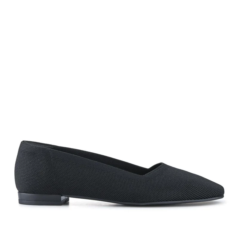 Olenka Casual Box-Toe Pumps - OLENKA / 327 850