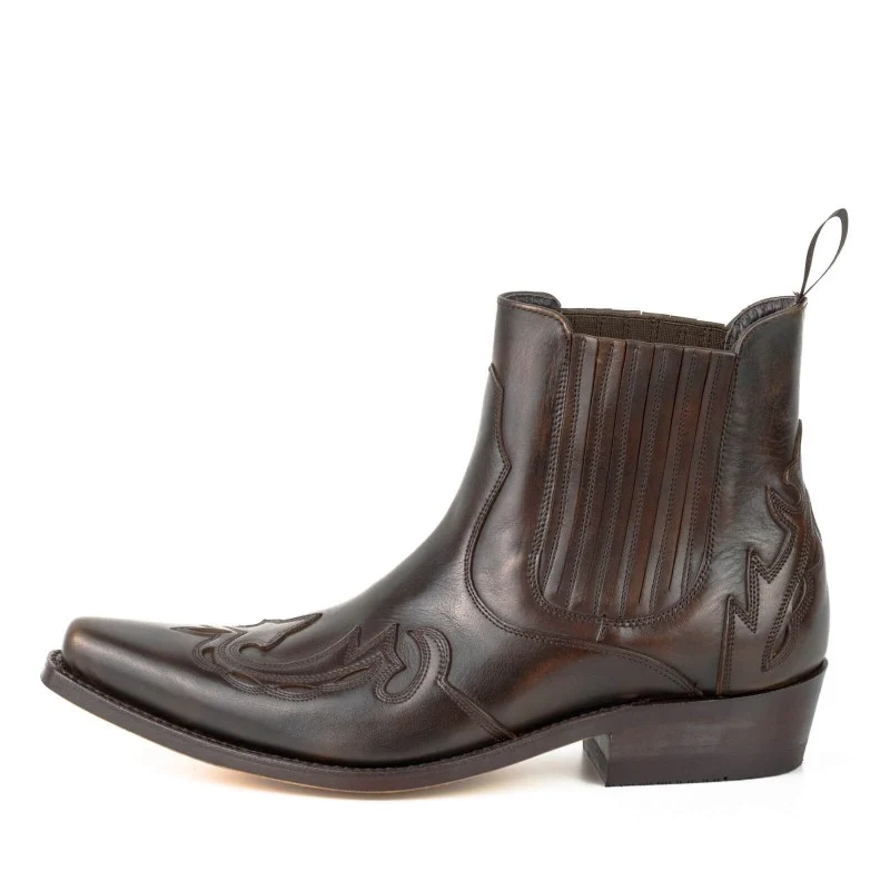 Handgefertigte Herrenstiefel oder Stiefeletten aus edlem braunem Leder von Urban 21 Texanas