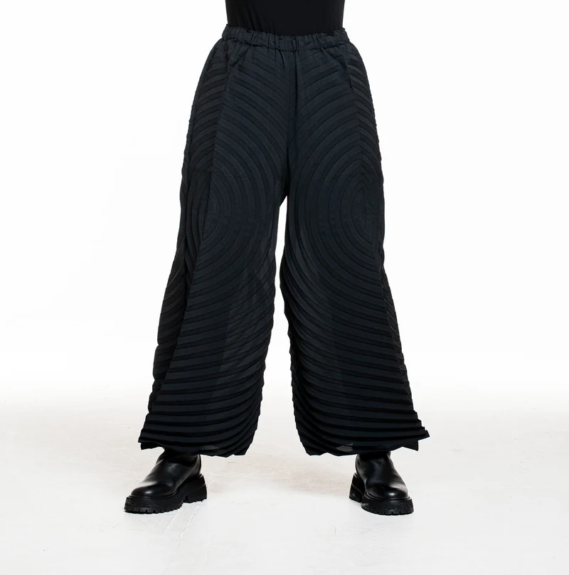 Issey Miyake Damen Plissee-Hose PAPER BAG PLEATS Schwarz