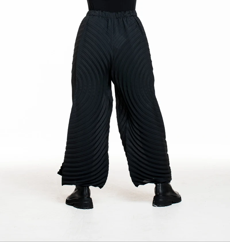 Issey Miyake Damen Plissee-Hose PAPER BAG PLEATS Schwarz