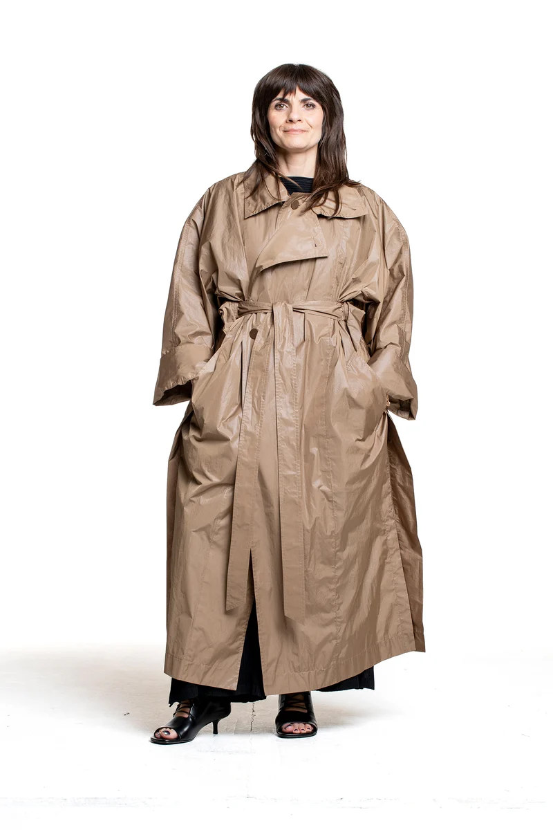 Issey Miyake Damen Oversized Mantel AERIAL STEEL beige