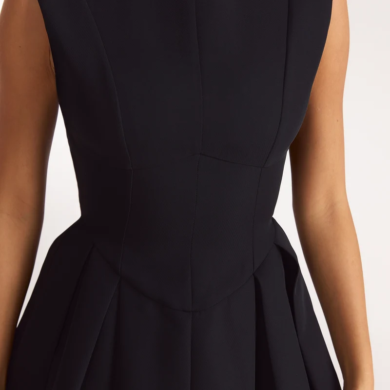 Tailliertes Falten-Minikleid - Schwarz
