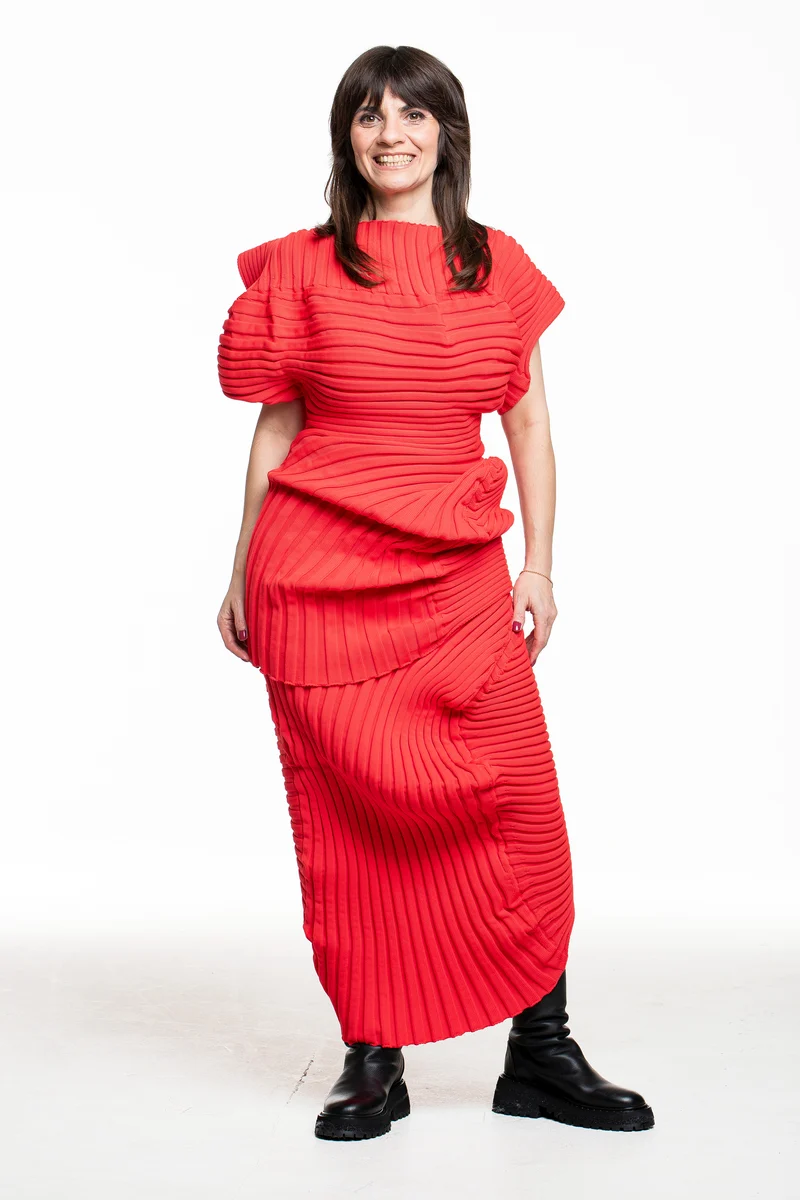 Issey Miyake Damen Asymmetrischer Strick-Rock AS IT IS rot