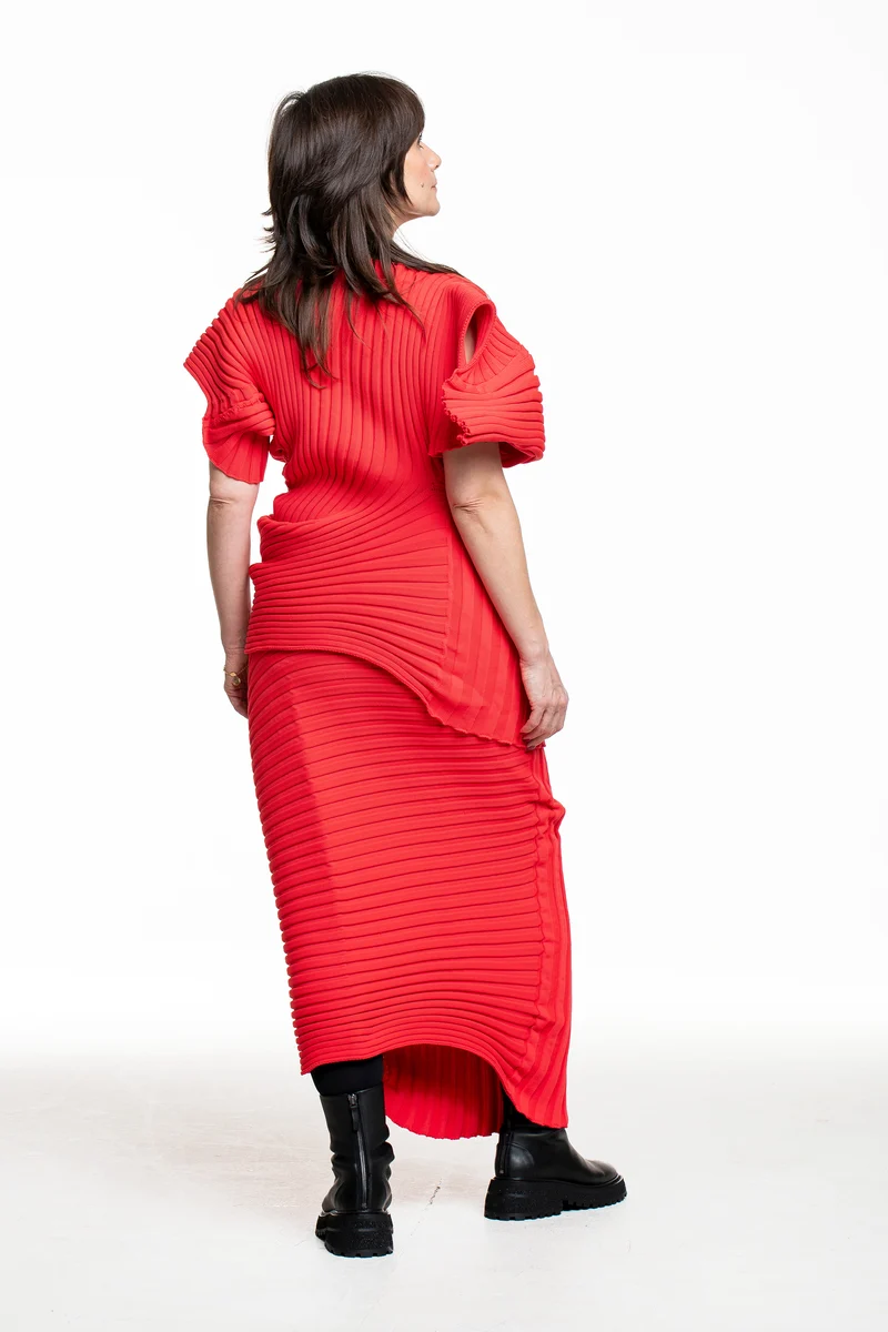 Issey Miyake Damen Asymmetrischer Strick-Rock AS IT IS rot