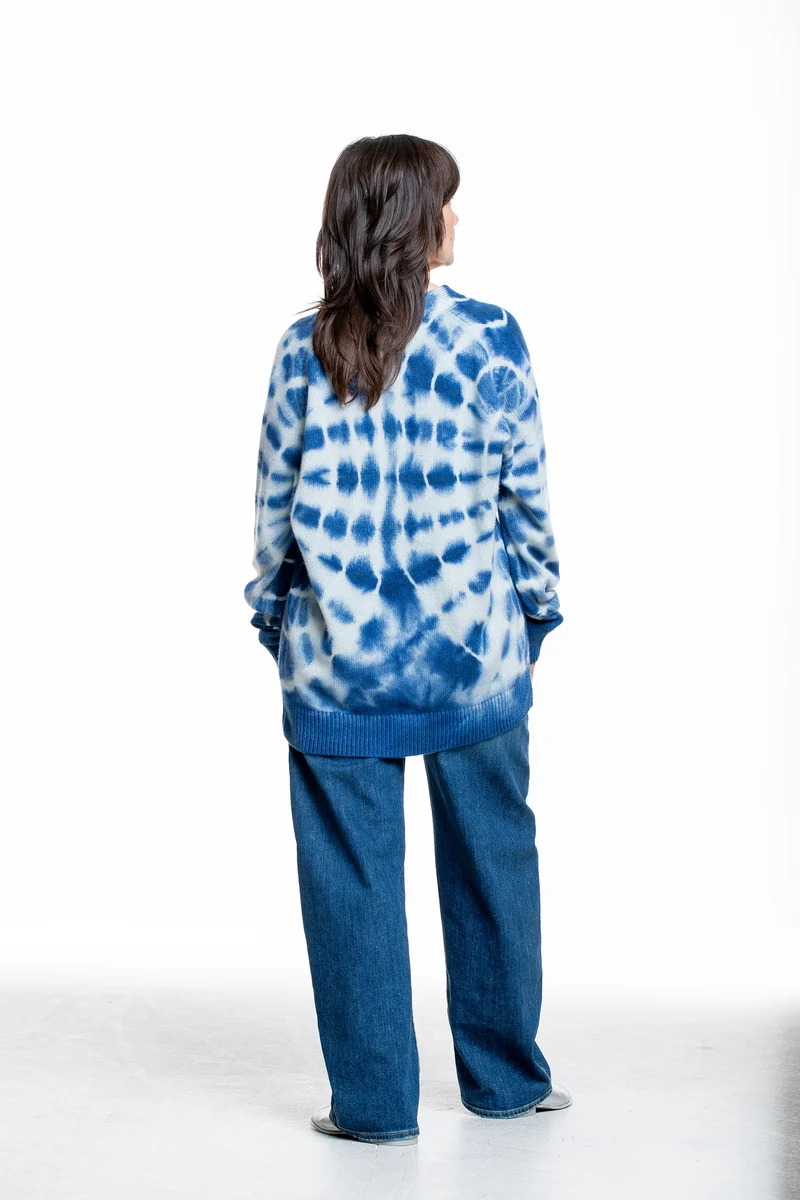 The Elder Statesman Kaschmir Strickjacke Batik blau-weiß