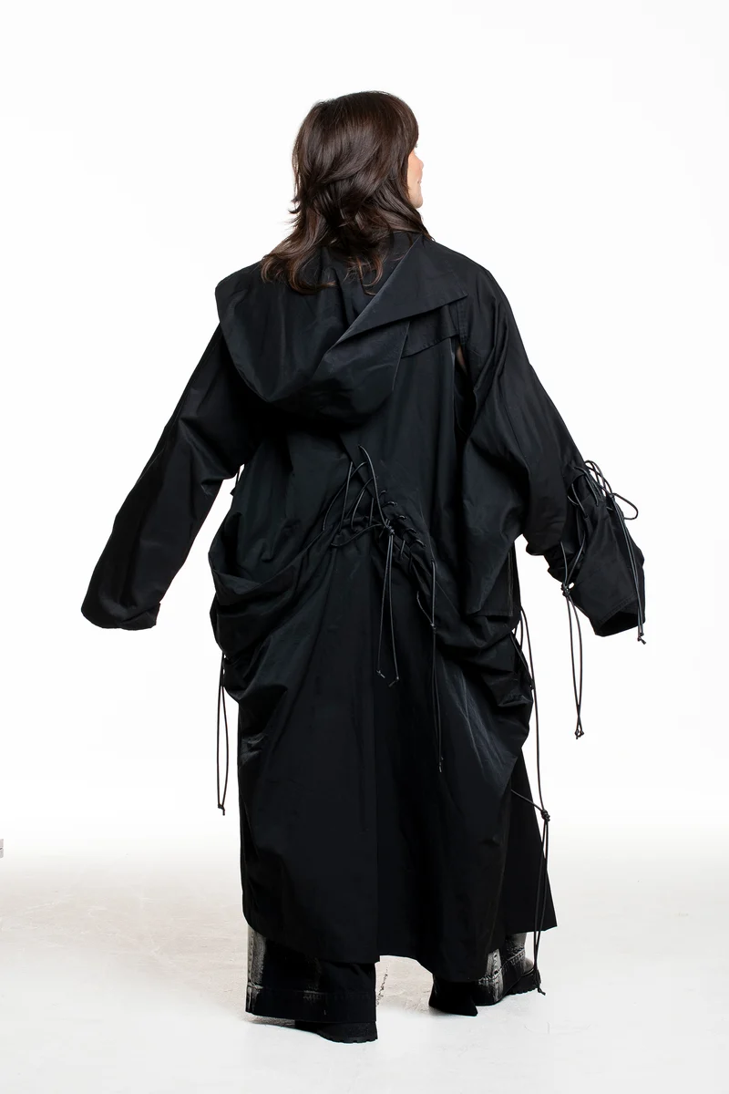 Yohji Yamamoto Damen Mantel mit Kordeln schwarz