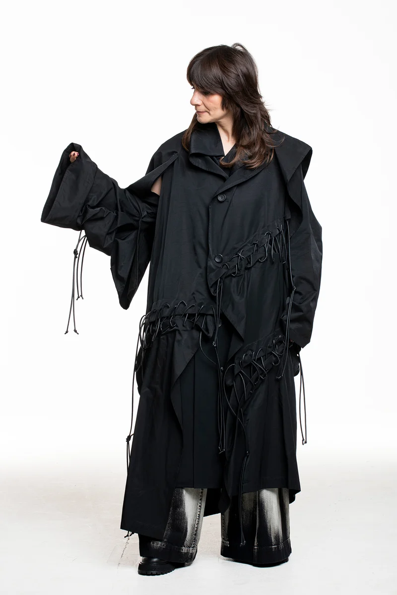 Yohji Yamamoto Damen Mantel mit Kordeln schwarz