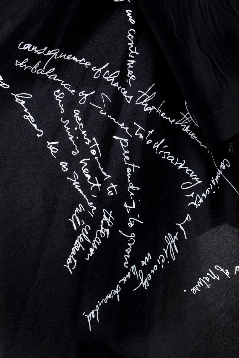 Yohji Yamamoto Damen Seidenbluse mit Print schwarz