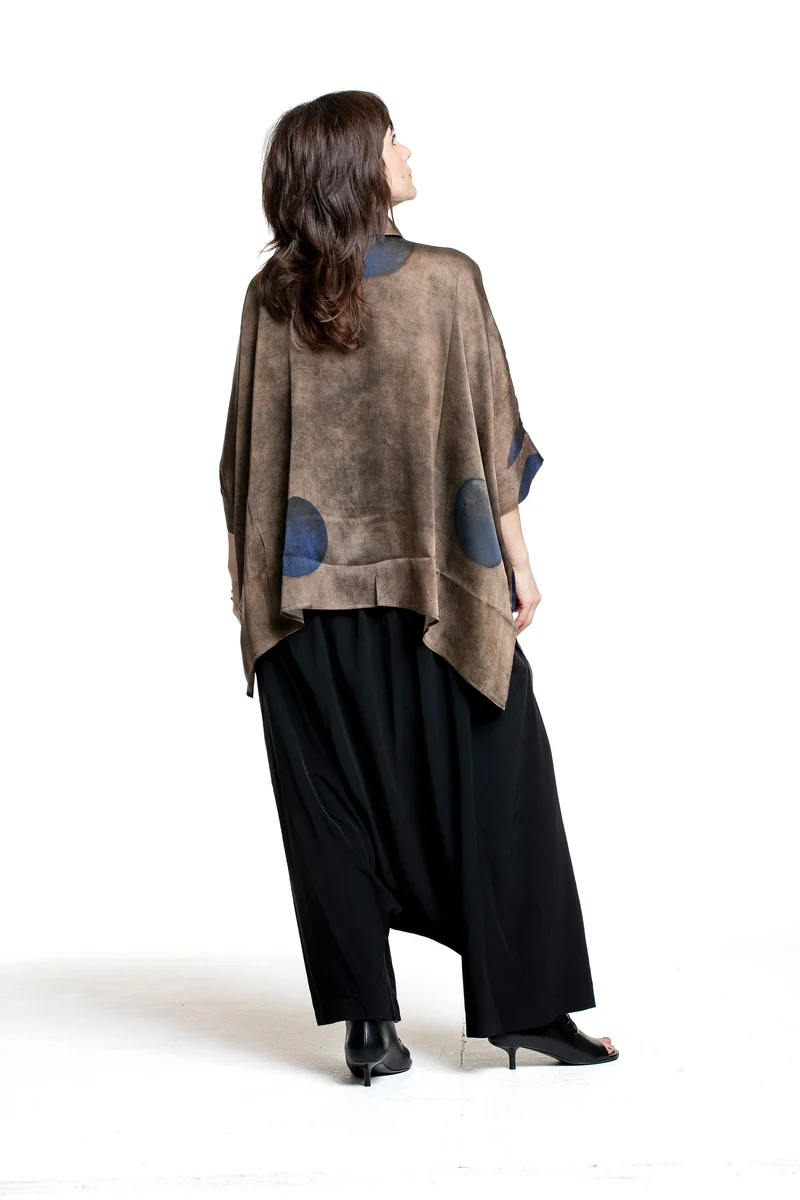 Uma Wang Damen Bluse asymmetrisch mit Punkten braun-blau