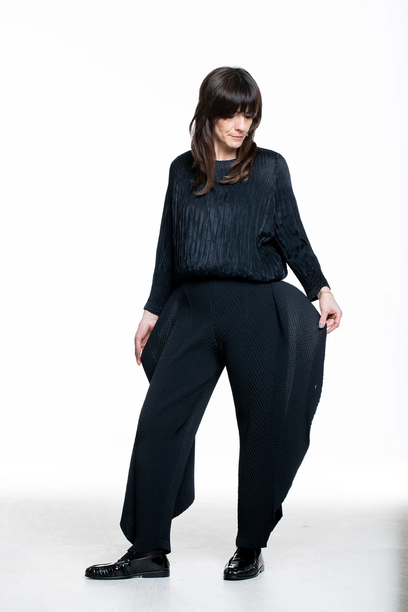 Issey Miyake Damen Langarm-Shirt SUEDE LIKE PUFF PLEATS schwarz