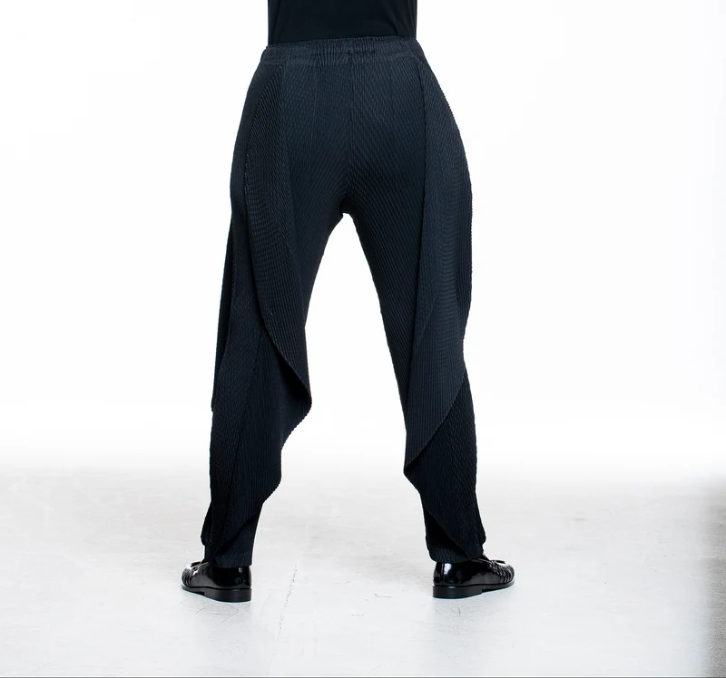 Issey Miyake Damen Hose ORBICULAR PLEATS schwarz