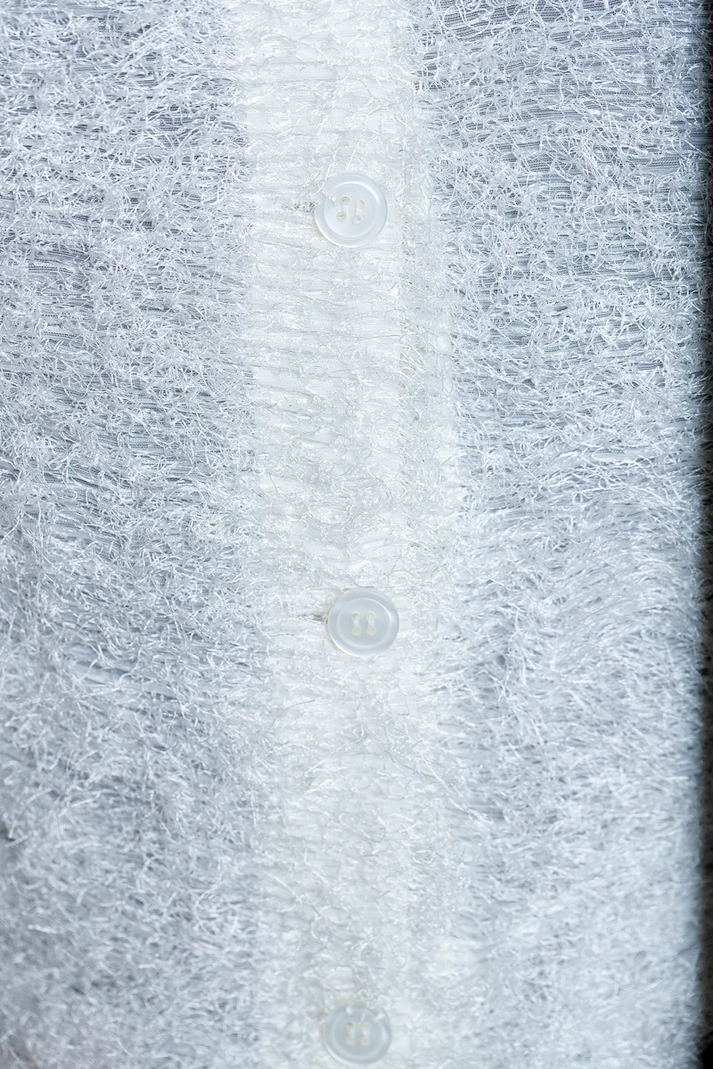 Issey Miyake Damen Cardigan SHIFTED FUZZY PLEATS off-white