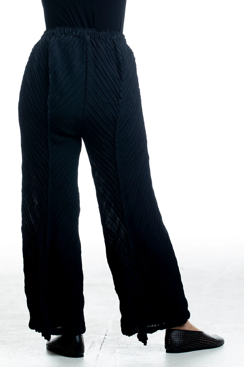 Issey Miyake Damen Plissee-Hose in Schwarz
