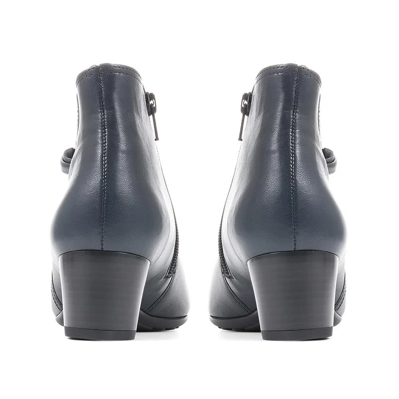 Keegan Heeled Leather Ankle Boots - GAB36544 / 323 038 - Navy