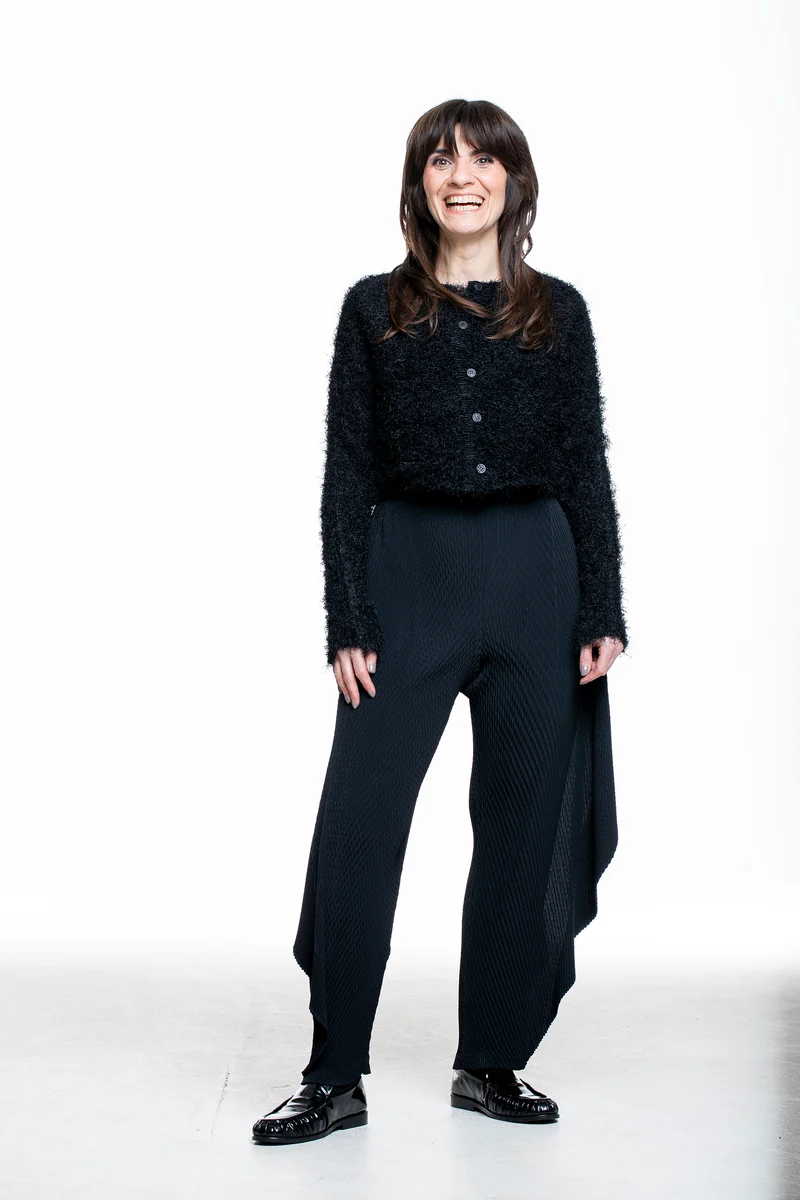 Issey Miyake Damen Cardigan SHIFTED FUZZY PLEATS schwarz