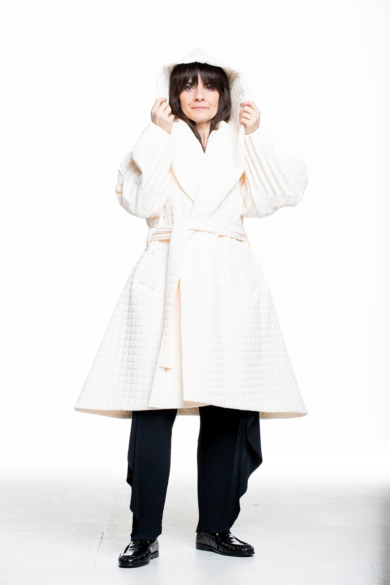 Issey Miyake Damen Mantel PLEATED GRID off-white
