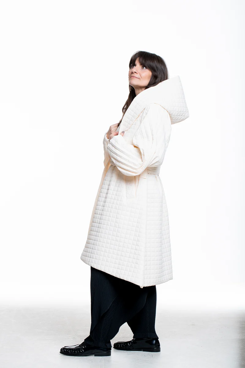 Issey Miyake Damen Mantel PLEATED GRID off-white