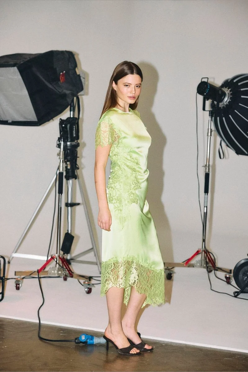 Noisy May - Nmwren S/S Satin Lace Long Dress - 5109589 Daiquiri Green