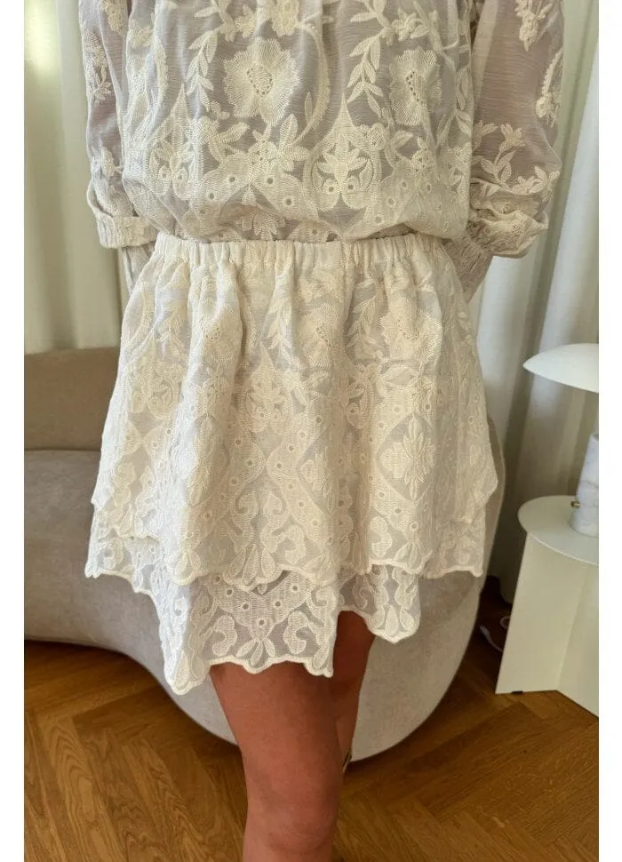 BYIC - Ellinoric Lace Mini Skirt - vw Vintage White