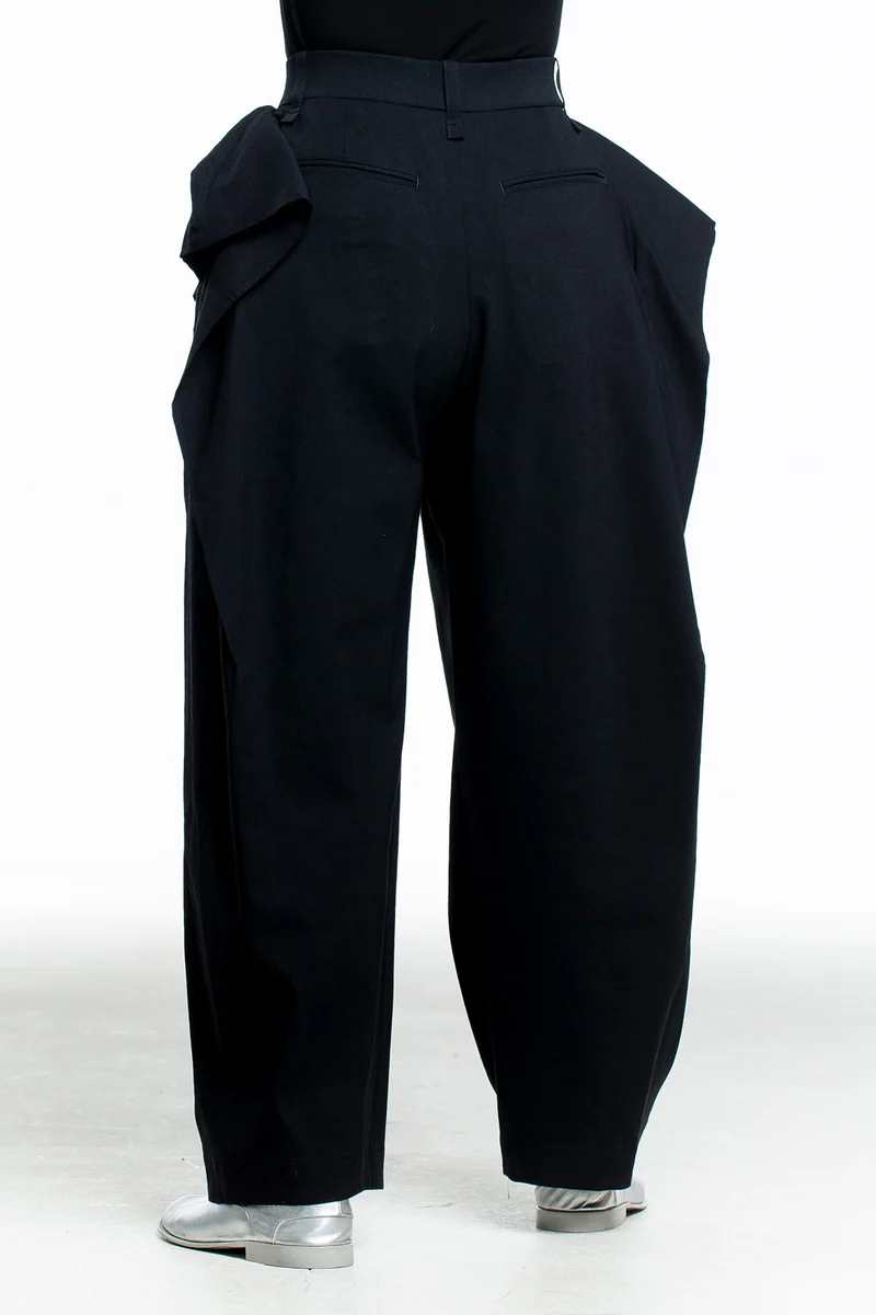 Issey Miyake Damen Avantgarde Hose Weit schwarz