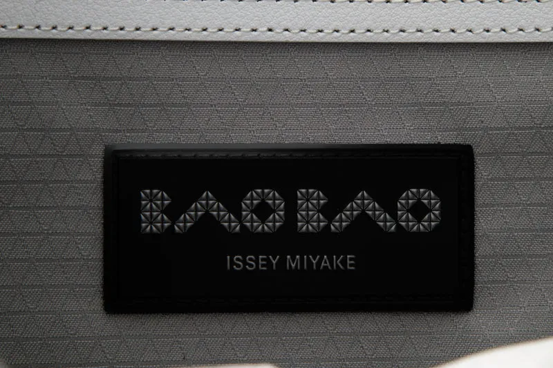 BAO BAO Issey Miyake Tasche CRYSTAL MATTE hellgrau matt