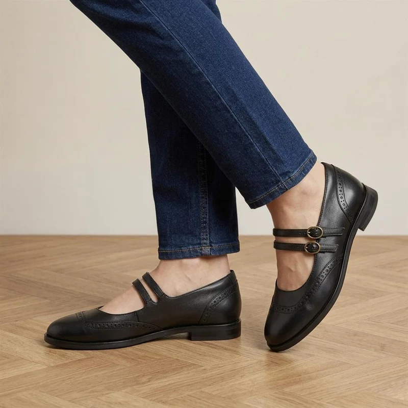 Sansa Leather Mary Janes With Brogue Detailing - SANSA / 329 916 - Black