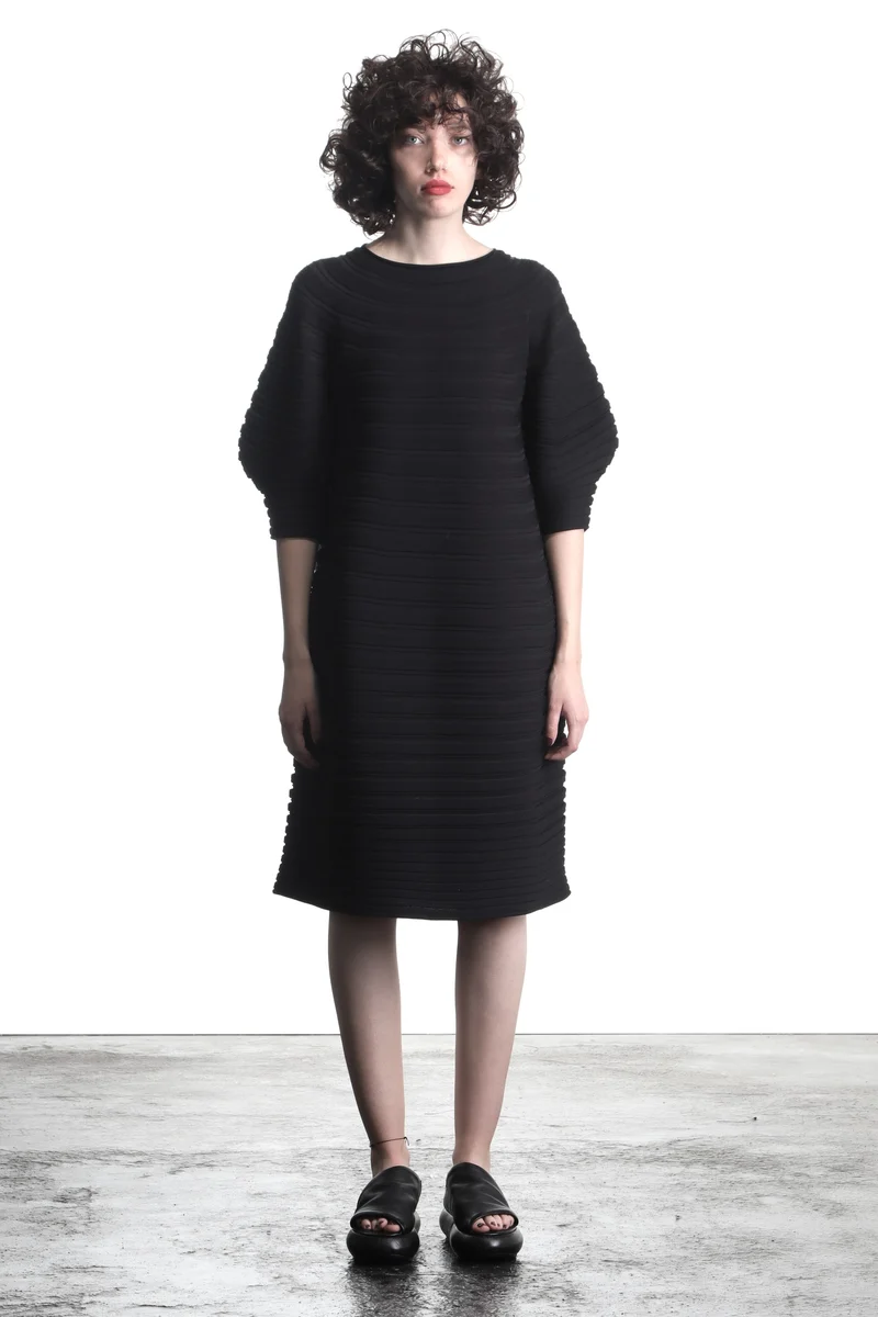 Pleats Please Issey Miyake Strickkleid schwarz
