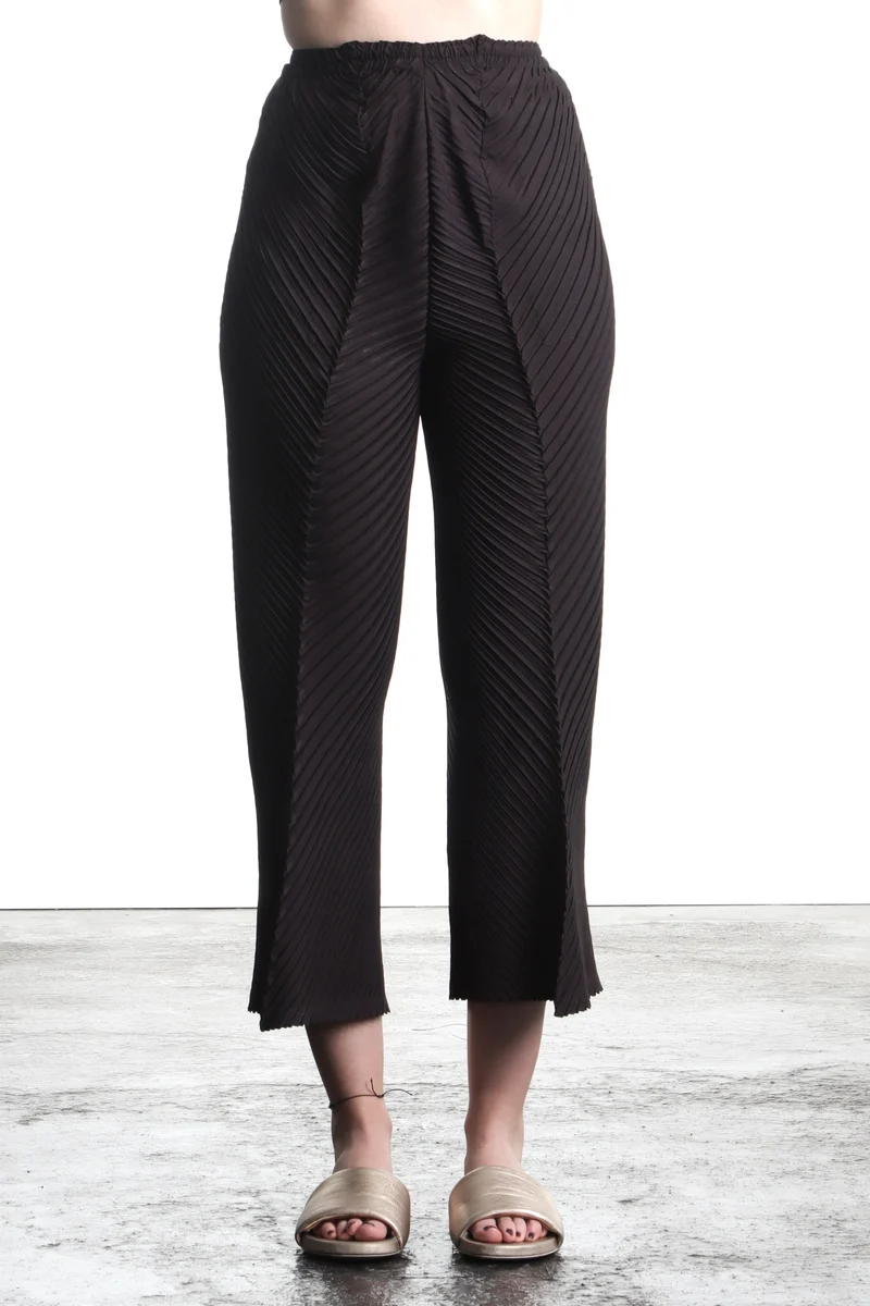 Issey Miyake Damen Plissierte 7/8 Hose schwarz