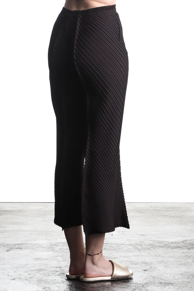 Issey Miyake Damen Plissierte 7/8 Hose schwarz