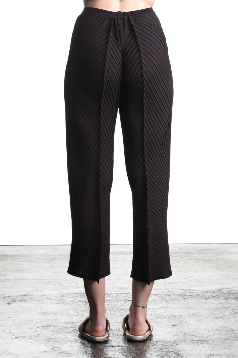 Issey Miyake Damen Plissierte 7/8 Hose schwarz