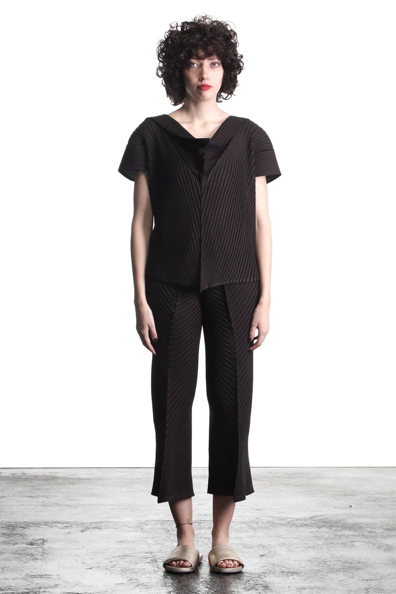Issey Miyake Damen Plissee Top schwarz