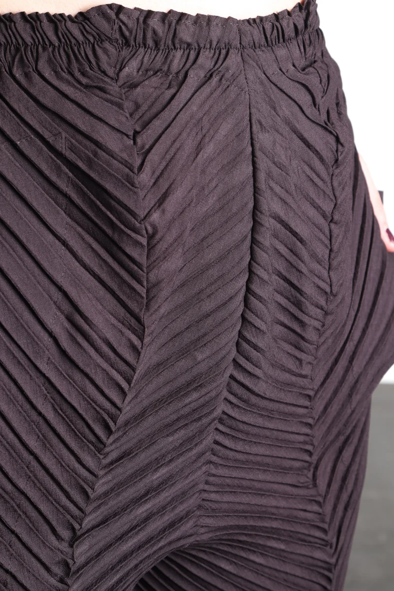 Issey Miyake Damen Plissierte 7/8 Hose schwarz