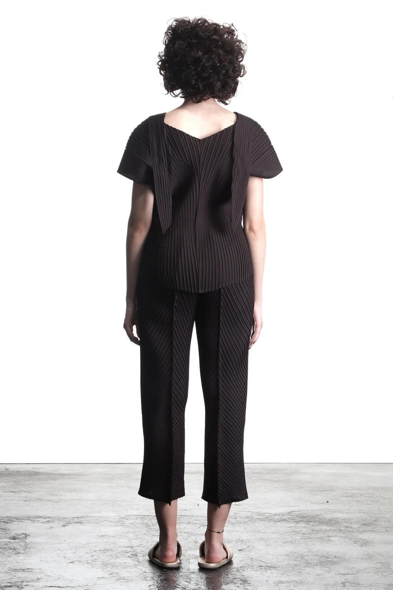 Issey Miyake Damen Plissee Top schwarz