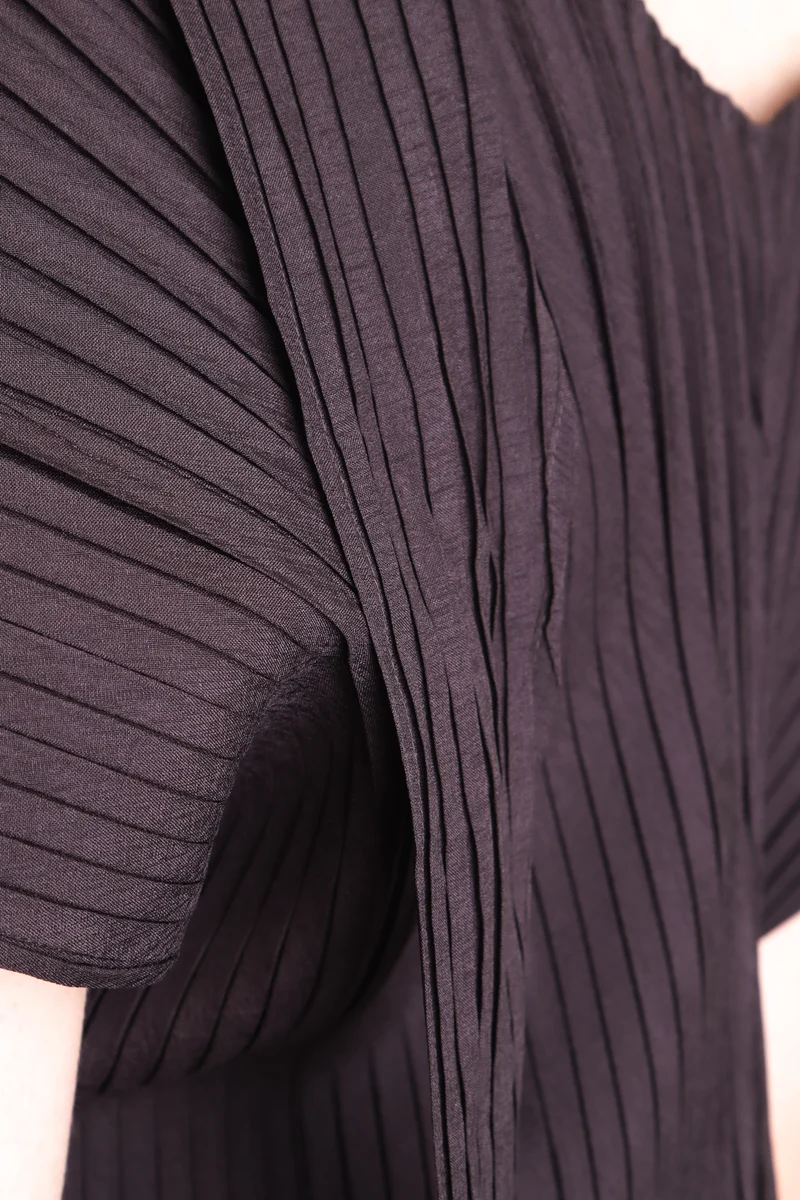 Issey Miyake Damen Plissee Top schwarz