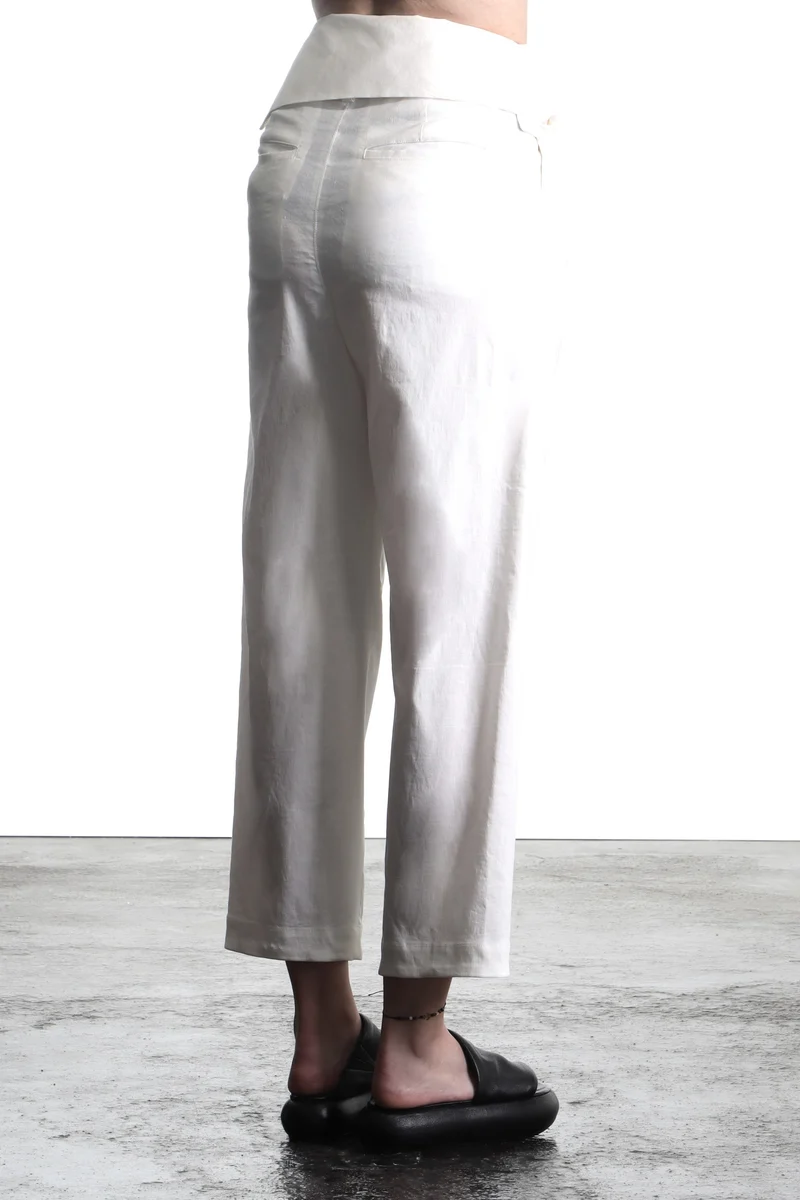 Issey Miyake Damen 7/8-Hose mit hohem Bund beige