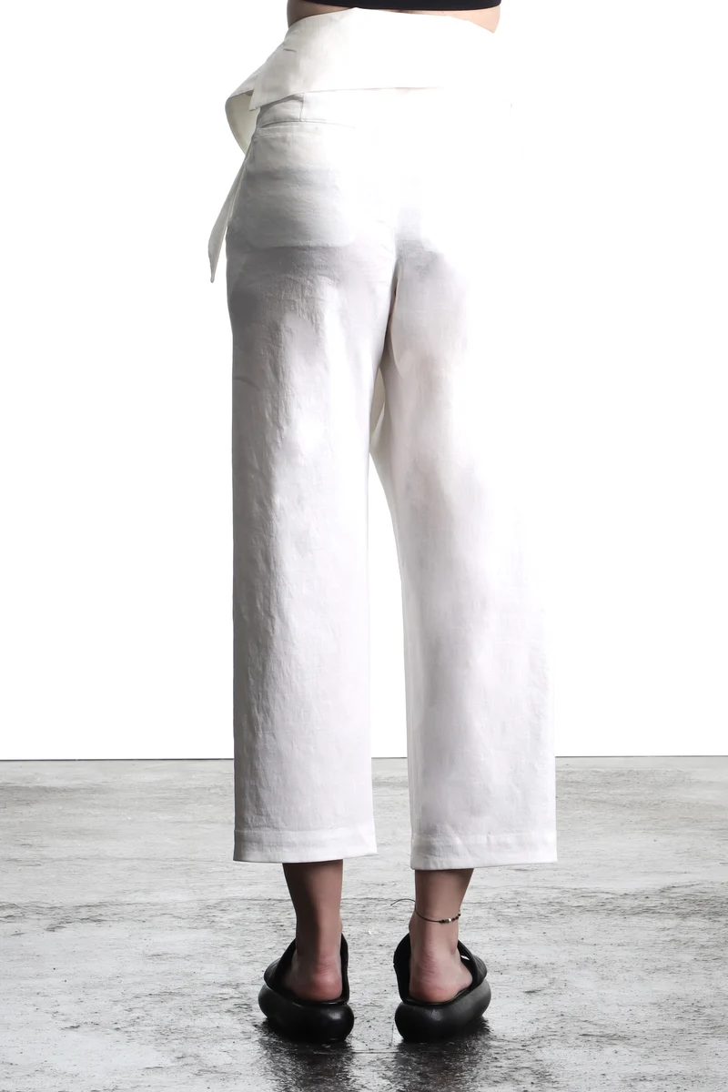 Issey Miyake Damen 7/8-Hose mit hohem Bund beige