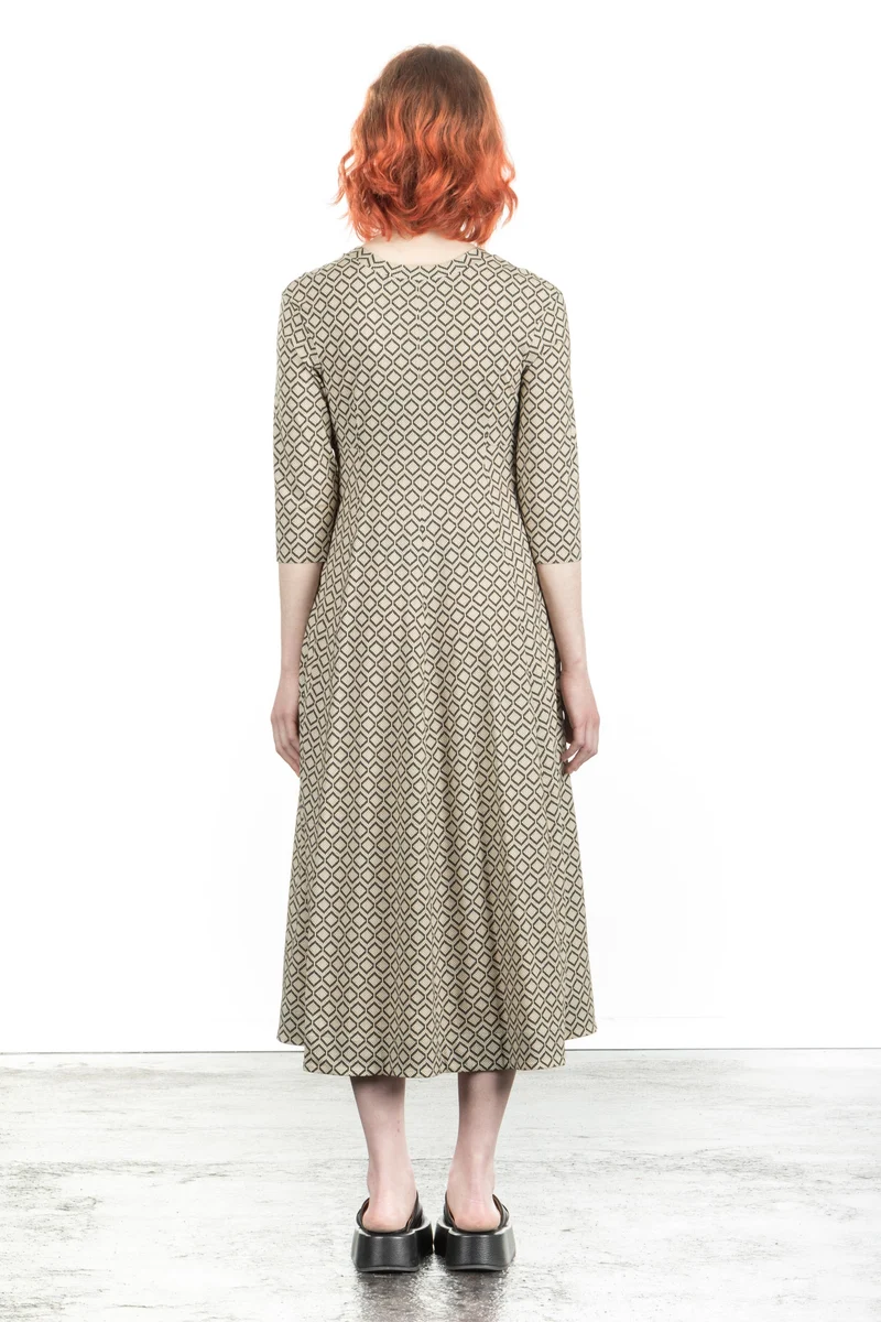 Schella Kann 2 Damen Midi Kleid ausgestellt beige schwarz grafisch