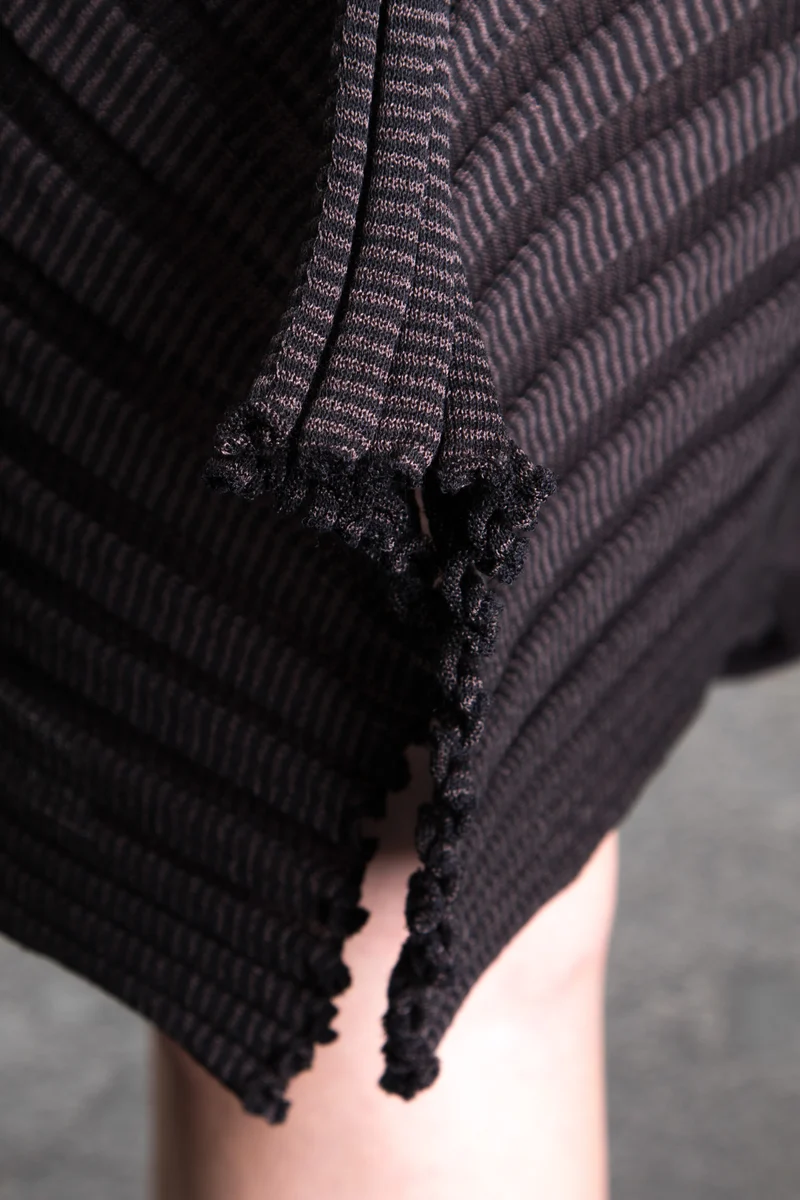 Issey Miyake Damen Strickkeid schwarz
